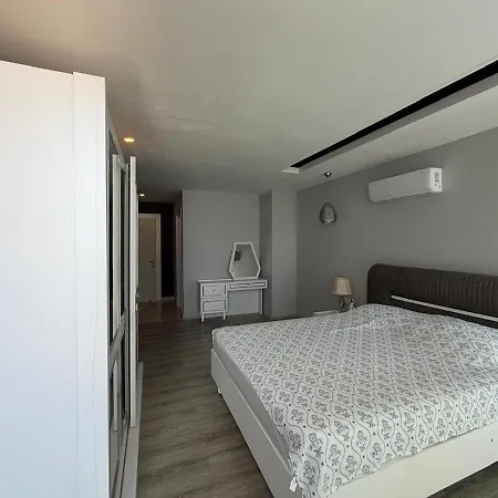 Vila Detached With Full And Sea Views