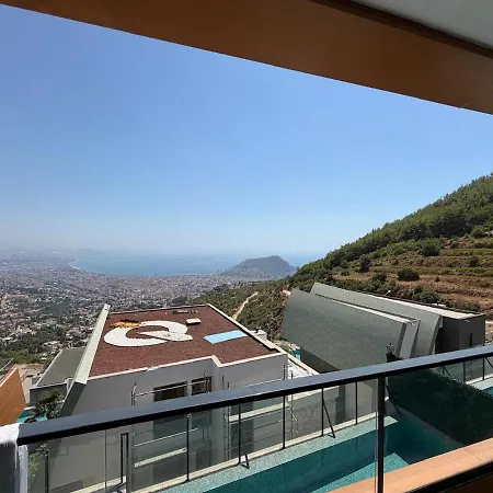 Vila Detached With Full And Sea Views