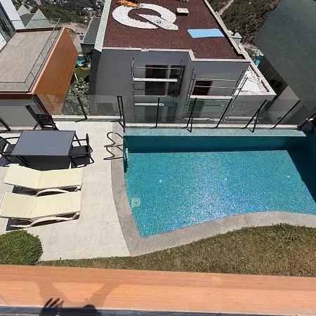 Vila Detached With Full And Sea Views
